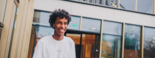 Mo